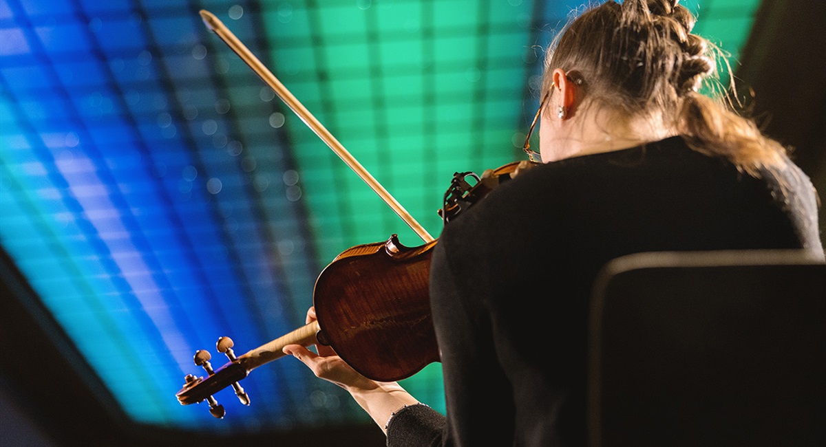 650 1200 True True 1 95 Fileshare Filarkivroot Matfestivalen 2021 Age Aleksandersen Britannia Photo Wil Lee Wright107a0695 1200X650 Jpg